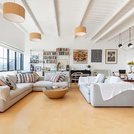 Luxury Penthouse Loft In Art-Deco Warehouse Conversion